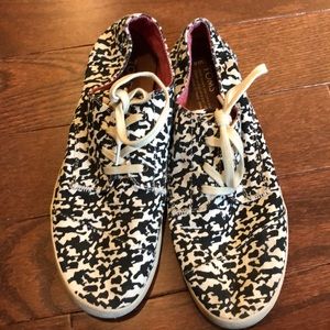 TOMs. Size 8 patterned sneakers!